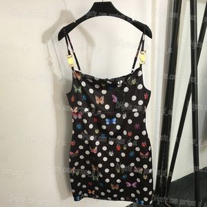 豪華な女性ドレススリングシングレットドレスビンテージプリント夏のミディスカートメタルバックルショルダーストラップドレス