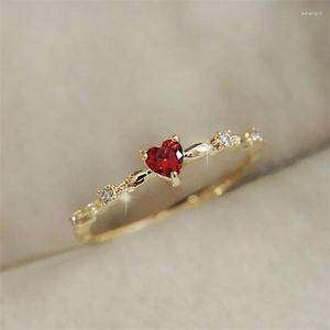 Fedi nuziali di lusso femminile rosso cristallo cuore pietra anello fascino oro giallo per le donne carino sposa zircone fidanzamento