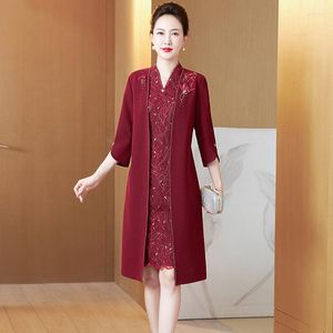 Roupas étnicas Yourqipao Mãe Chinesa da Noiva Vestidos Cheongsams Borgonha Joelho Mangas Compridas Bordadas Lace Evening Prom Party