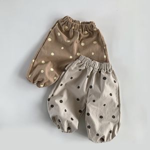 Pantolonlar 100 pamuklu çocuk s Polka Dot Sonbahar Dışarıda Erkekler ve Kızlar Bebek Kore Gevşek Cepler Geniş Bacak Pantolon WTP156 230906