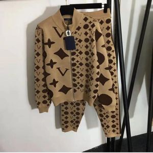 23GG Designer Kadınların Takipleri Yukarı Lüks Örme Sweater Takım Yuvarlak Boyun Kablosu Sıcak 2pc Loungewear Takım Seti