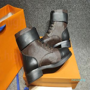 Designer -boot kobieta kowboja buty kostki zimowe buty skórzana trampka duży czerwony metalowy gumowy guziki kobiety wysokie sznurowane buty