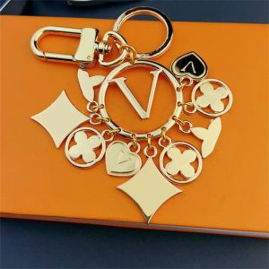 Lanyards Luxus -Anhänger Schlüsselkette Herren Carabiner Schlüsselanhänger Car Keyring Designer Schlüsselbeutel weibliche Taschen Dekoration Buchstabe Blume v Schlüssel Ring