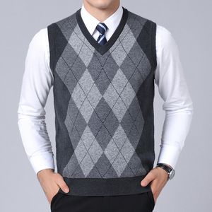 Swetry mężczyzn 2023 Sweter marki mody dla męskich ściągaczy Plaid Slim Fit Skoczniki Kamizelki Kamizel jesień koreański styl Casual Men Ubrania 230906