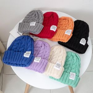 비니 여성 사탕 색상 겨울 모자 패션 천 레이블 니트 kpop 스타일 스트리트웨어 모자를위한 소프트 비니 모자