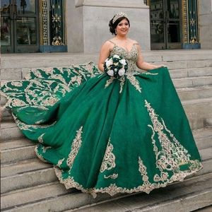 Zielone meksykańskie sukienki Quinceanera z Cape Glitter Spaghetti Strap Ball Suknia Słodka 15 Sukienka balowa Złote Koronki Aplikacje Vestidos XV anos