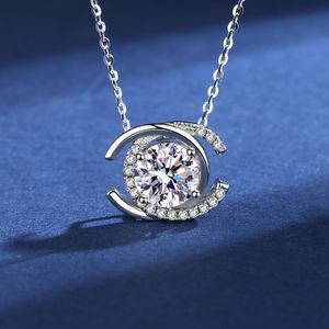 High carbon diamond pendant with dual C necklace for womens collarbone chain simple and fashionable Korean Valentines Day gift