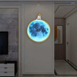 Wall Clocks Creative Light Luxury Living Room Household Decoration Fashion Resin Silent Clock Hanging Punching-free
