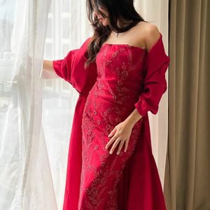 Vestidos sexy urbanos Gaun Prom tanpa tali merah mulia panjang pergelangan kaki ketat dengan syal lengan gaun pesta malam musim panas untuk wanita 1934 230907