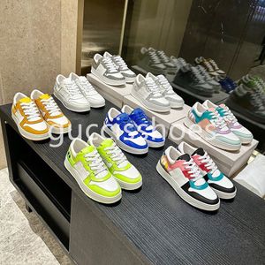 ny designer kvinna sko läder snörning mäns modeplattform överdimensionerade sneakers vita svarta män kvinnor lyx sammet mocka casual skor nya