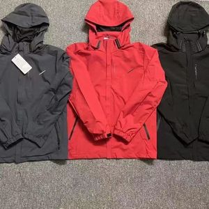 Designer-Herren-Kapuzenjacken aus technischem Nylon, wasserdicht, Frühlings- und Herbstjacke, Herren-Hoodies, Windjacke, Oberbekleidung, Sonnenschutz, Sturmanzug, Outdoor-Sportmäntel, Kleidung