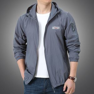 Jaquetas masculinas jaqueta fina homens verão ao ar livre secagem rápida sol-protetor jaqueta homens mulheres com capuz outerwear esporte blusão ultra leve jaquetas 230907