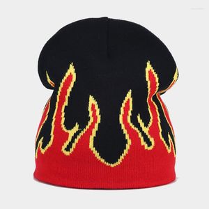 BERETS Y2K GOTH FLAME HAT FOR WOMEN GIRL PUNK FIREパターンビーニーハロウィーンスカルニットファッションヒップホップボンネットクリスマスギフト