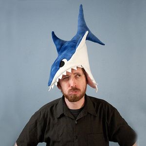 Szerokie brzegowe czapki wiadra pluszowa hat shark śmieszne halloween festiwal kreatywny stereoskopowy jeść ludzki mardi gras kostium niebieski szary czerwony 230907