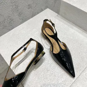 Wygodne płaskie buty designerskie sandały kobiety oryginalne skórzane koktajl Pasek do kostki spiczasty moda moda swobodny but wysokiej jakości balet balet butów rozmiar 35-42
