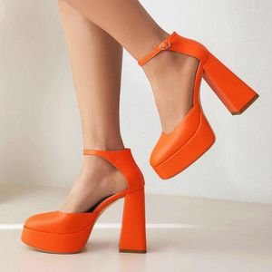 Sandalet parlak turuncu bej kapalı ayak parmakları Mary Janes elbise pompaları parti gelin ayakkabıları blok yüksek topuklu şık platform tasarımcı