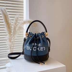 Högkvalitativ lyx Läder Bucket Bag Womens Men Designer Marc Tote Classic Drawstring Axel mode plånbok hinkar topphandtag pursar handväska crossbody väska