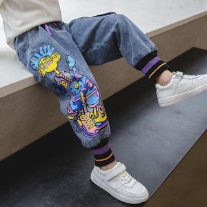 Calças moda meninos casuais jeans criança menino calças dos desenhos animados impressão tendência solta streetwear cintura elástica macacão roupas 230906