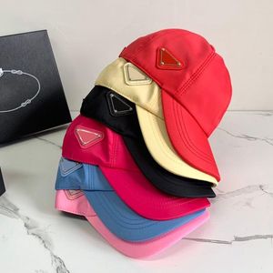 Designer Ball Caps Män Kvinnor Nylon Hat Mens Baseball Cap Fasion Fited Hats Side Triangle Gift 2105284SX Klädtillbehör