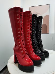 Kvinnliga motorcykelstövlar Plattform Chunky Heel Knee High Med Calf Boots Nya ankomster Plattform Chunky Heel spets upp Red Black för flickor Party Shoes