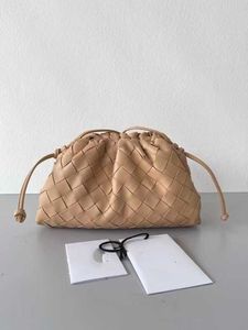 Bolsa feminina Bvs 2023 Venda quente Botega Veneto Nova bolsa feminina de couro genuíno Bolsa de ombro único crossbody bolinho de pele de carneiro Bolsa pequena nas axilas X