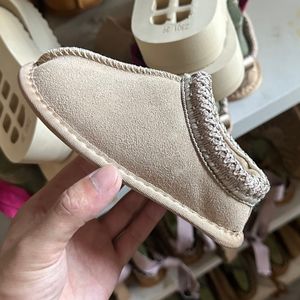 stivali Bambini Pantofole Tasman II Tazz Baby Ciabatte in pelliccia di castagno Pelle di pecora Shearling Classico Ultra Mini Stivale invernale Muli con semi di senape SliponW oolL ittleB ig2 143