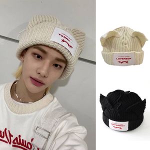 ワイドブリム帽子バケットKpop stray kids hyunjin hendery同じビーニーウェイバスニットキャットイヤーハットファッションかわいいキャップレバーボーイカジュアルヘッドギア230907