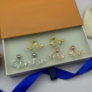 Lyxig designad Pearl Charm Letter Fashion Design Earring Lucky Gold Party Gift For Women Jewelry Gift Hlve8 --2