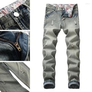 Jeans da uomo strappati sottili piccoli piedi Belli uomini stile coreano vecchi pantaloni di personalità retrò