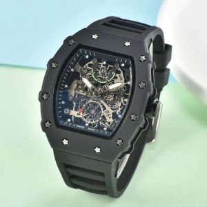 Relógios de luxo Relógios de pulso para 2023 Novos relógios masculinos Três pontos reloj Relógio de quartzo Top Marca Cinto de borracha acessórios masculinos Tonneau forma Moda RIC