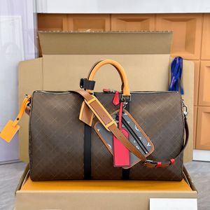 Duffle Bag Classic 50 Reisegepäck für Männer echte Leder -Totes Totes -Umhängetaschen Herren Frauen Handtaschen 10A Anpassbare Gravur von Namensbuchstaben