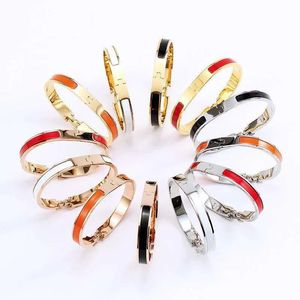 Bangle Fashion Steel Designer Armband med brevspänne 8mm Bredd Inspiration Bangles For Women Party Jewelry Drop 230906