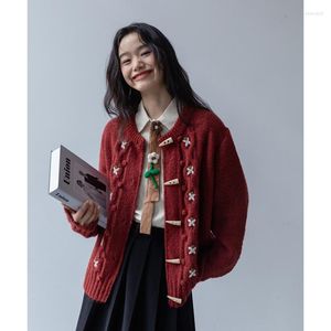 レディースニットの服レッドセーターカーディガン刺繍ホーンバックルアウターショートファッションヴィンテージレイジーウィンドウィンターニットコート