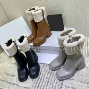 مصمم نساء بيتي PVC Boots Beeled Furry High Heels High High Rain Boot Roofling Waylly Half Boots Platfor