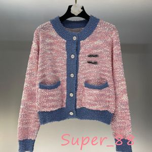 2023 lyxiga kvinnors stickor Tees Letter Print Pink Color Cardigan Slant Coat Autumn Winter Clothes For Girl Button Decoration Top Quality Thick Stock Trends Design