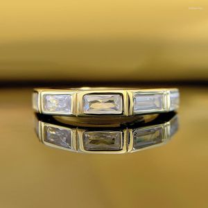 Кольца кластера Весна Qiaoer Стерлинговое серебро 925 пробы 2,5 5 мм Высокоуглеродистый бриллиант с драгоценным камнем Позолоченное 18-каратное обручальное кольцо Ювелирные изделия Подарки