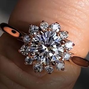 Klusterringar solida 10K Rose Gold Women Wedding Party Anniversary Engagement Ring 1 2 3 4 5 Round Moissanite Diamond Flower