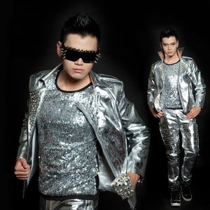 メンズレザーフェイクメンファッションプラスサイズリベットシルバージャケットヒップホップロックモーターサイクル衣類男性歌手パンツステージコスチューム230906