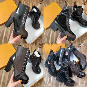 Stövlar 2023 Designer Kvinnor Laureate Boots Flamingos Love Arrow Medal Martin Boot Winter äkta läder grov High Heel Shoes Luxury Desert Chunky HEALED BOOTIES WI