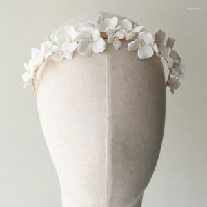 Заколки для волос ручной работы с белым керамическим цветком, свадебная корона, повязка на голову, высококачественный жемчуг, свадебные аксессуары