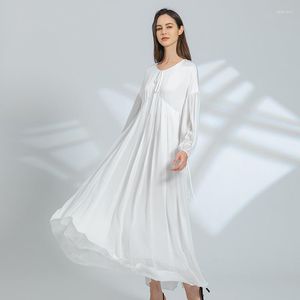 Vestidos casuais amor elegante babados lanterna mangas compridas branco cintura alta seda mulher vestido doce o-pescoço elegante plissado ay101