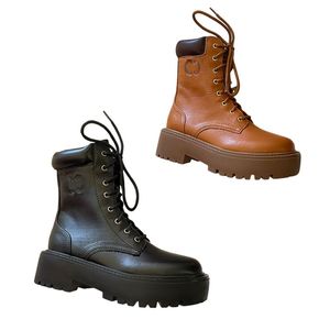 Triomphe Celins ile Dantel-Up Boot Calfskin Tan Siyah Kadın Koyun Din ayak bileği botları Martin Boots