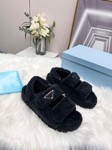 Classic fur slipper designer Ling Ge with hemp rope flat bottomed open toe real fur rabbit hair sandals fashionable and versatile Woolen mop