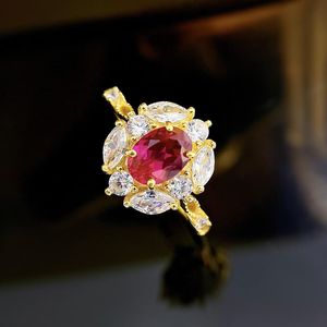 2023 New 925 Sterling Silver 5*7mm Oval Ruby Diamond Ring女性のための女性ファッション結婚指輪Hiphop Jewelryギフト