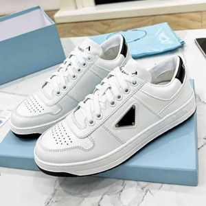 Buty designerskie trampki mody małe białe buty para modele Relaunch eleganckie i obfite krowi z mieszanej owczydziny kolorowe buty 01