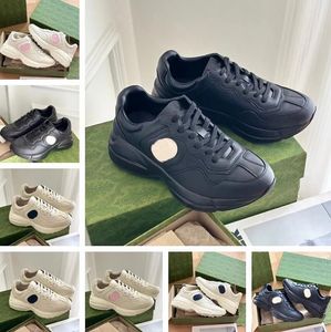 Runner Sports Retro Rhyton Sneakers Shoes !! Kvinnliga män som är låsta utskurna gummisultränare svarta vita par skateboard som går EU 35-45