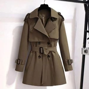 Trench femminili da donna Short Wink Woman Donna Medio Medio Temperamento britannico sottile 2023 Primavera e Autunno Campo di fascia alta Femmina di fascia alta