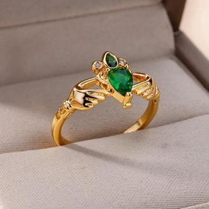 Pierścienie zespołowe pierścienie ślubne Pear Cut Green Stone Claddagh for Women Srebrny Złoty Kolor Kobiet Zespoły koronowe Zamęże Pierścień Bejdia Prezenty