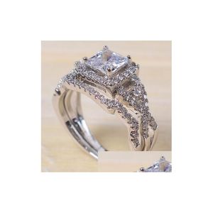 Con pietre laterali all'ingrosso professionale pavimenta incastonatura gioielli in argento sterling 925 zaffiro bianco taglio principessa diamante simulato matrimonio Bri Dhxg8