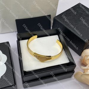 Bracelet Triangle classique en diamant pour femmes, bijou de styliste en or de haute qualité, bijoux de mariage, cadeau de noël pour dames